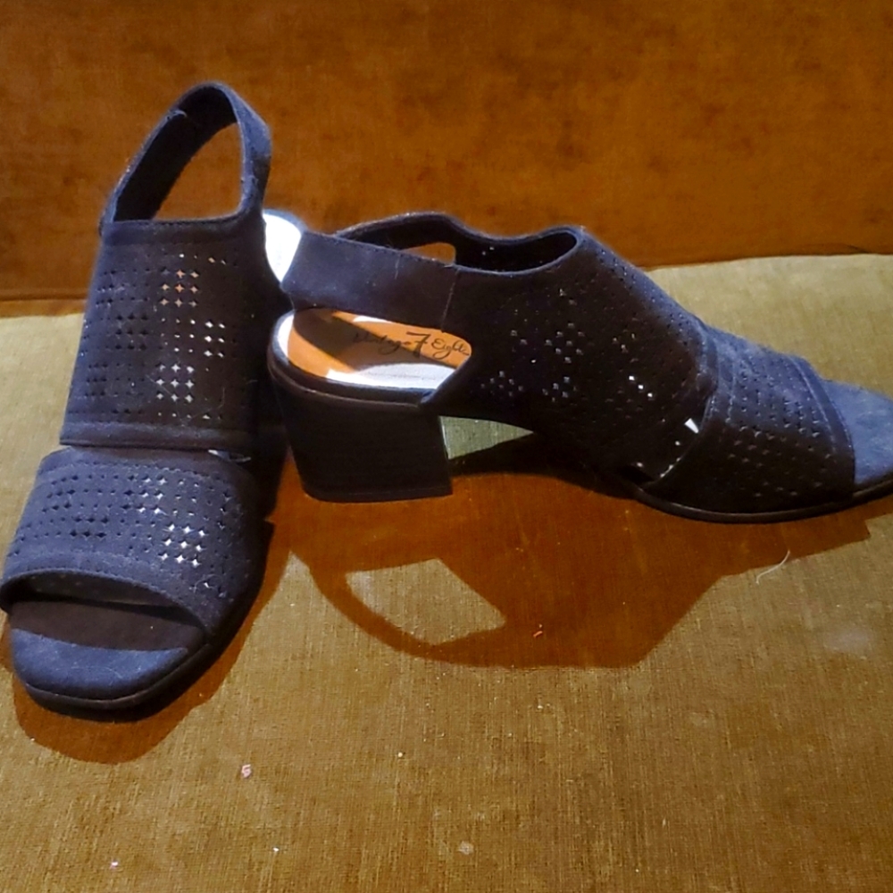 Heel shoes, size 7, black